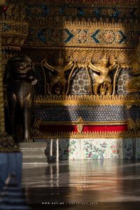 Garuda Holding Naga, Wat Phra Kaew